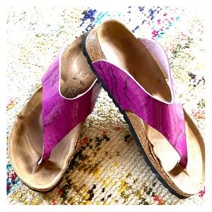 𝙱𝚒𝚛𝚔𝚒´𝚜 𝚙𝚞𝚛𝚙𝚕𝚎 𝚜𝚊𝚗𝚍𝚊𝚕𝚜